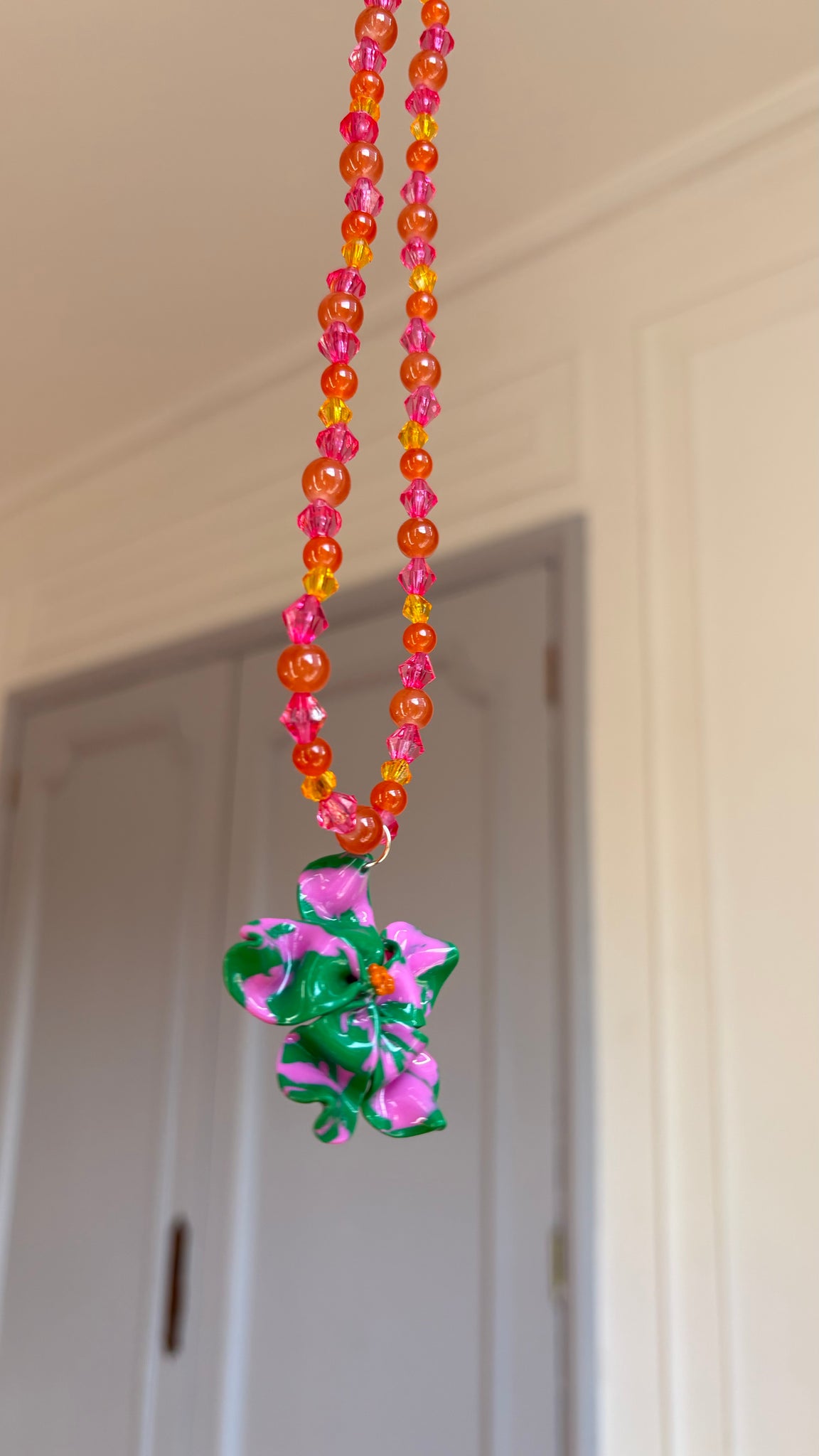 COLLAR DE ACRÍLICO